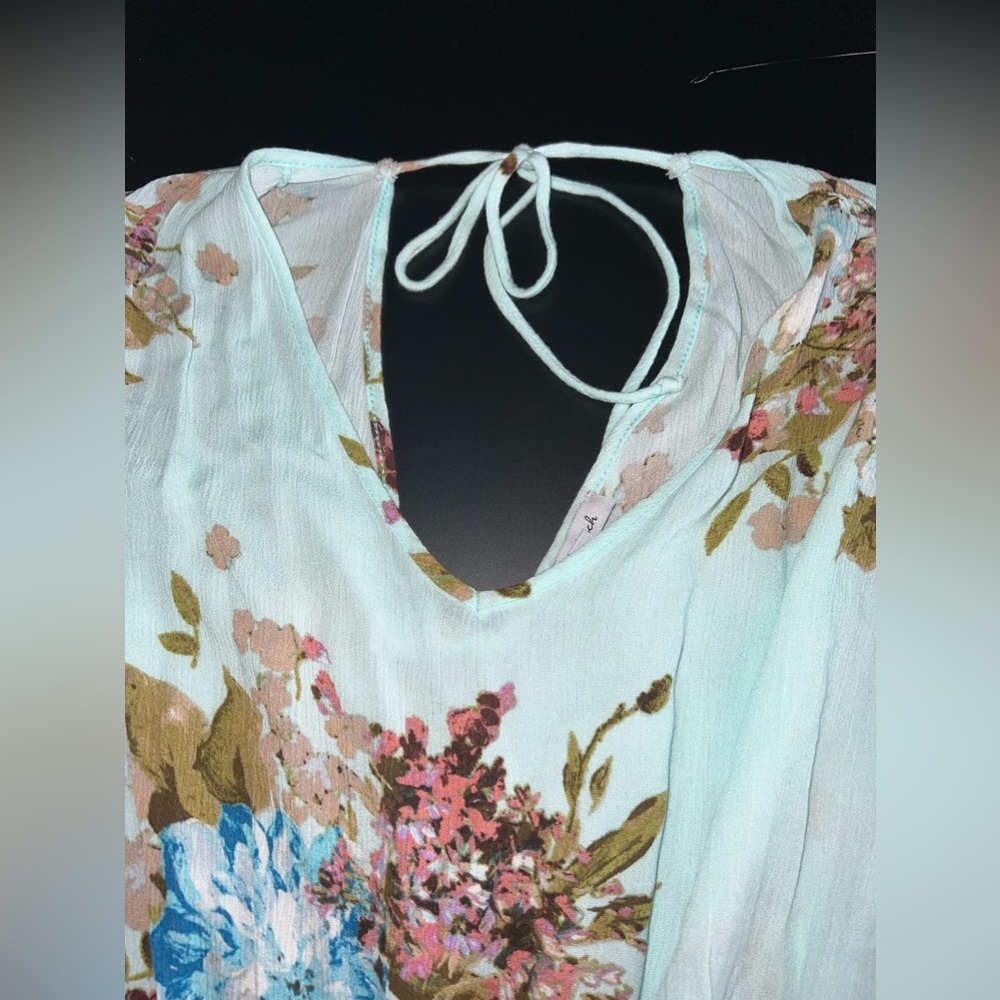 White Birch Blue Floral V-Neck Tie Back Romper Size Large EUC - Picture 4 of 6